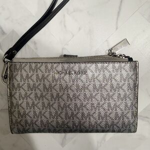 MK Adele logo smartphone wallet